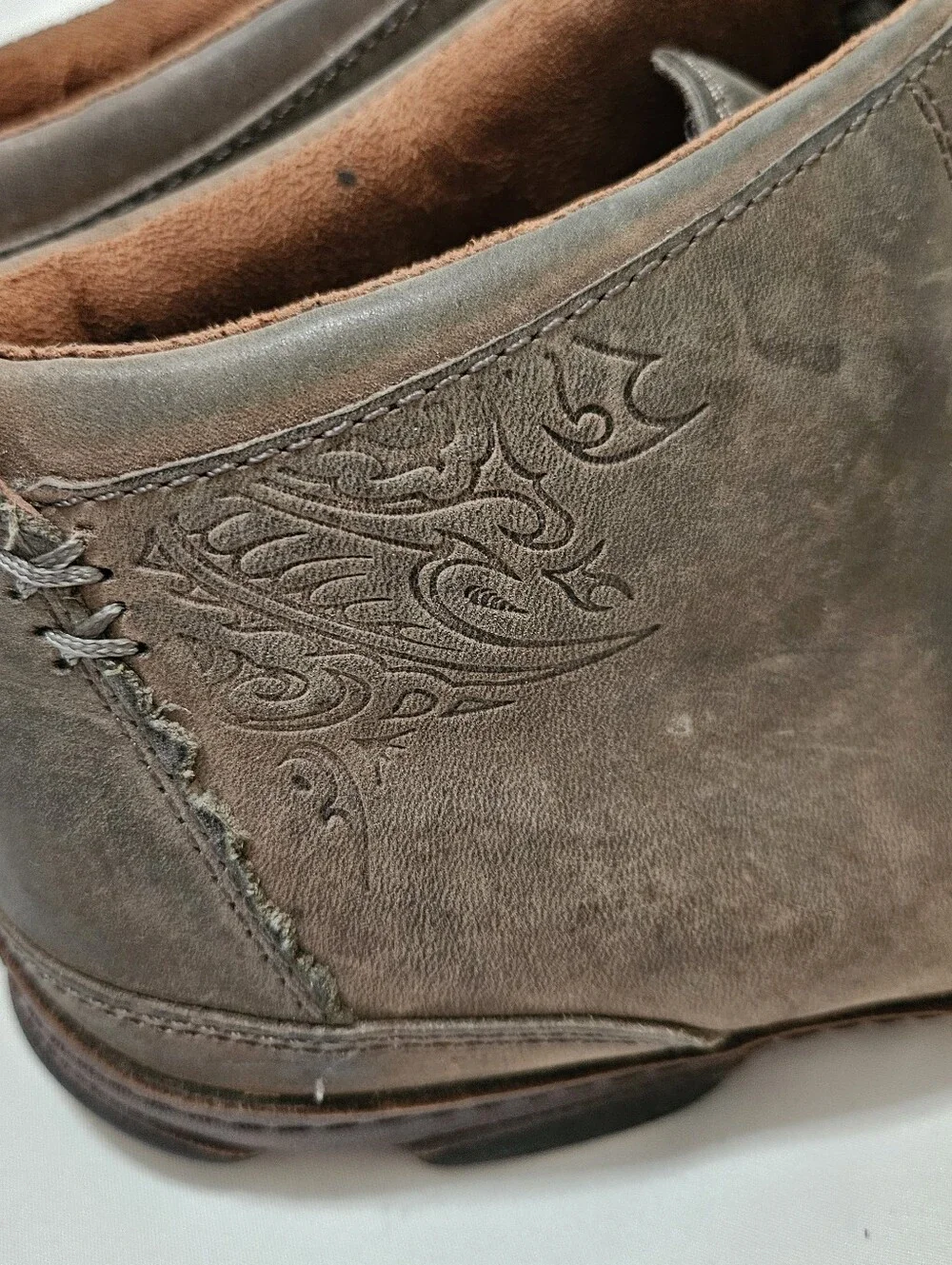 OluKai Men's Size 11 Brown Kamuela Leather Embossed Ankle Chukka Boots